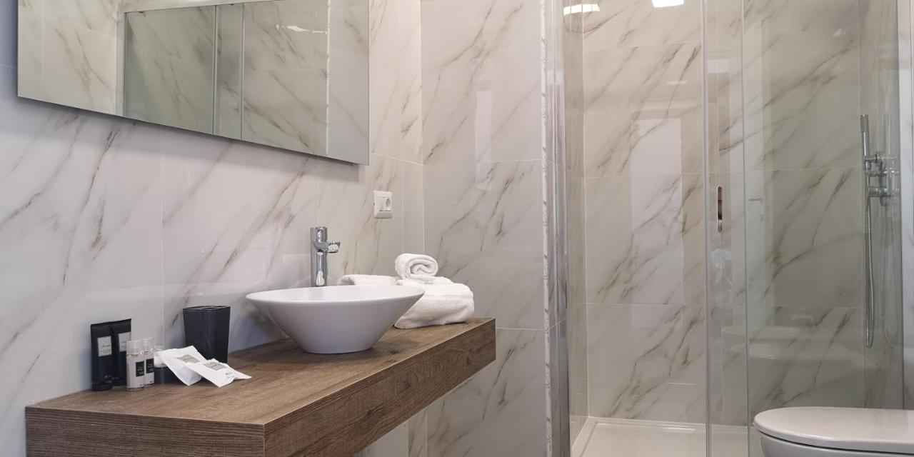 Vista Suites - Piazza Yenne كالياري المظهر الخارجي الصورة